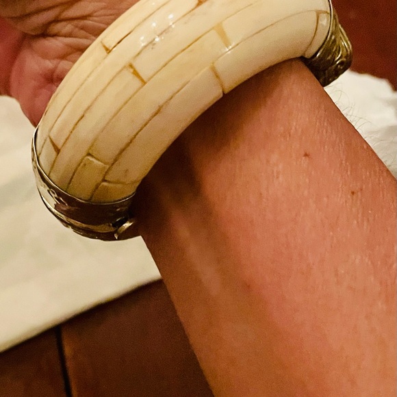 Vintage bone?, turquoise, and silver bangle. Stunning. - Picture 7 of 10